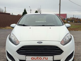 2015 Ford Fiesta Mk6 Рестайлинг, белый, 910000 рублей, вид 2