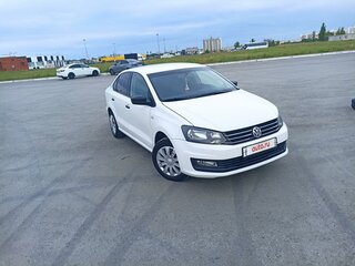 2018 Volkswagen Polo V Рестайлинг, белый, 700000 рублей, вид 2