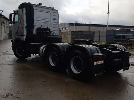 2005 Volvo FH, серебристый, 3100000 рублей, вид 1