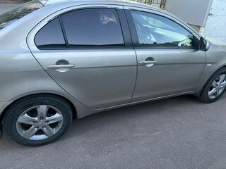 2010 Mitsubishi Lancer X, бежевый, 800000 рублей, вид 4