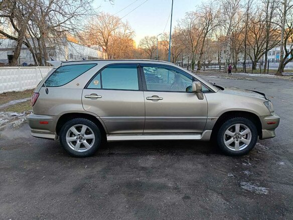 2000 Lexus RX 300 I, жёлтый, 780000 рублей - вид 3