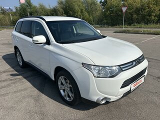 2012 Mitsubishi Outlander III, белый, 1550000 рублей, вид 2