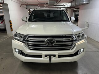 2018 Toyota Land Cruiser 200 Series Рестайлинг 2, белый, 9050000 рублей, вид 2