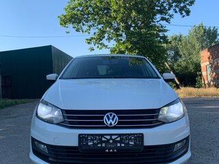 2017 Volkswagen Polo V Рестайлинг, белый, 1150000 рублей, вид 1