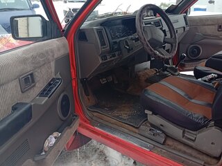 1990 Nissan Terrano I, красный, 600000 рублей, вид 5