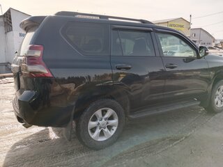 2014 Toyota Land Cruiser Prado 150 Series Рестайлинг 1, чёрный, 3300000 рублей, вид 3