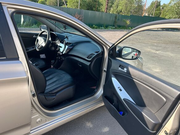 2012 Hyundai Solaris I, бежевый, 530000 рублей - вид 4