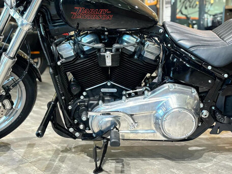 2024 Harley-Davidson Softail Standard, чёрный, 1890000 рублей, вид 4