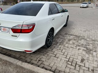 2018 Toyota Camry VII (XV50) Рестайлинг 2, белый, 2580000 рублей, вид 5