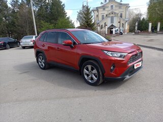 2021 Toyota RAV4 V (XA50), красный, 2870000 рублей, вид 3