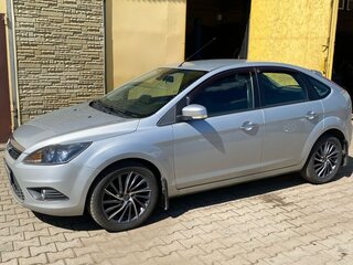 2010 Ford Focus II Рестайлинг, серебристый, 700000 рублей, вид 1