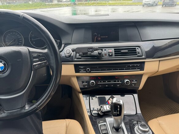 2012 BMW 5 серии 528i xDrive VI (F10/F11/F07), белый, 1850000 рублей - вид 6