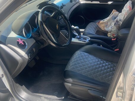2013 Chevrolet Cruze I Рестайлинг, серебристый, 700000 рублей, вид 5