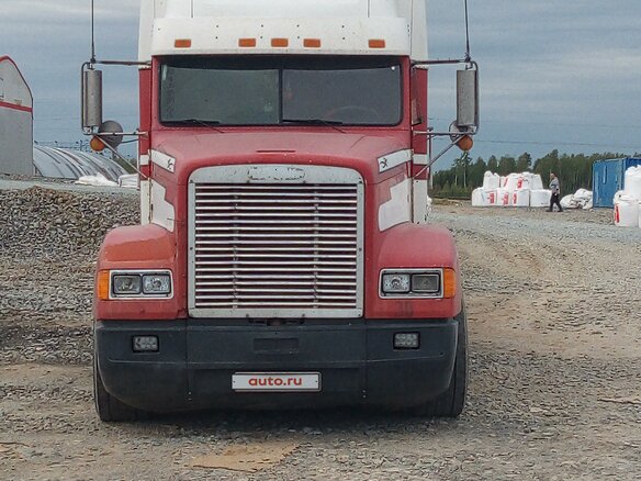 2002 Freightliner FLD, красный, 2000000 рублей