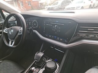 2019 Volkswagen Touareg III, серый, 8600000 рублей, вид 5