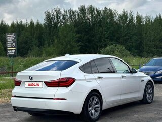 2013 BMW 5 серии Gran Turismo 530d xDrive VI (F10/F11/F07) Рестайлинг, белый, 1900000 рублей, вид 4