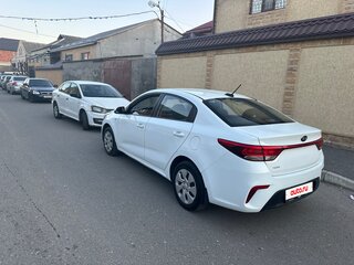 2017 Kia Rio IV, белый, 620000 рублей, вид 3