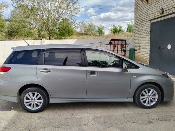 2010 Toyota Wish II, серый, 1400000 рублей - вид 1