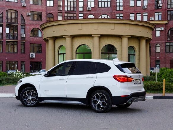 2015 BMW X1 20i xDrive II (F48), белый, 2140000 рублей - вид 6