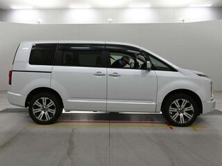 2023 Mitsubishi Delica D:5 I Рестайлинг, белый, 3260000 рублей, вид 4