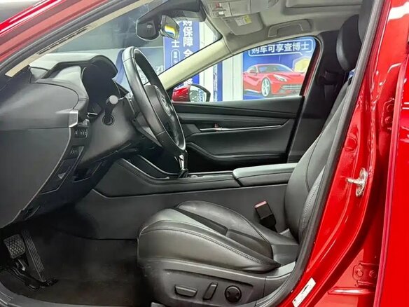 2021 Mazda 3 Axela IV (BP), красный, 1820000 рублей - вид 8