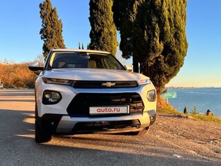 2021 Chevrolet TrailBlazer III, белый, 2000000 рублей, вид 3
