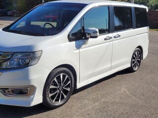 2013 Honda Stepwgn IV Рестайлинг, белый, 2150000 рублей, вид 1