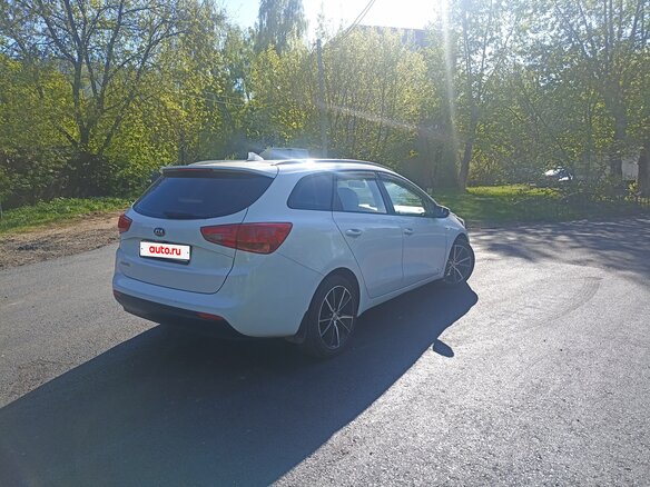 2017 Kia Ceed II Рестайлинг, белый, 1220000 рублей - вид 5