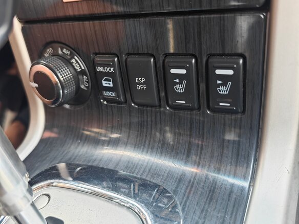 2012 Nissan Pathfinder III Рестайлинг, серебристый, 2600000 рублей - вид 25