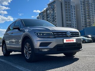 2018 Volkswagen Tiguan II, серебристый, 2650000 рублей, вид 3