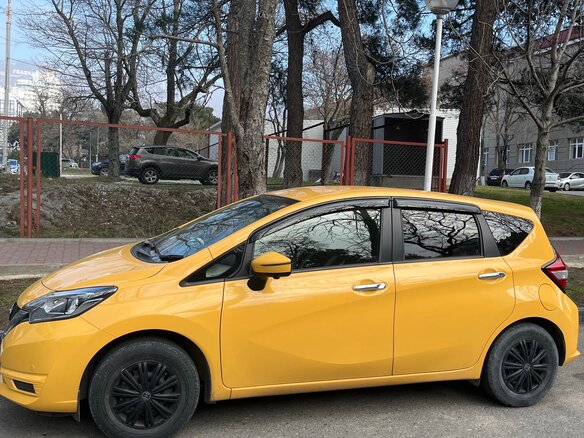 2020 Nissan Note II Рестайлинг, жёлтый, 1300000 рублей - вид 6