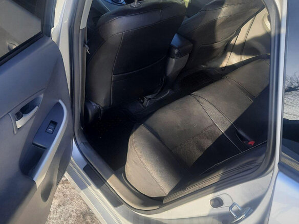 2011 Toyota Prius III Рестайлинг (XW30), серый, 1100000 рублей - вид 7