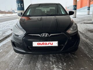 2013 Hyundai Solaris I, чёрный, 750000 рублей, вид 3