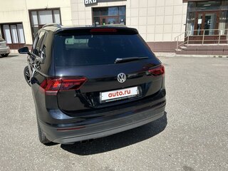 2017 Volkswagen Tiguan II, чёрный, 2300000 рублей, вид 5