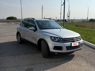 2013 Volkswagen Touareg II, серебристый, 2150000 рублей, вид 3