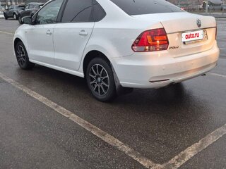 2017 Volkswagen Polo V Рестайлинг, белый, 950000 рублей, вид 1