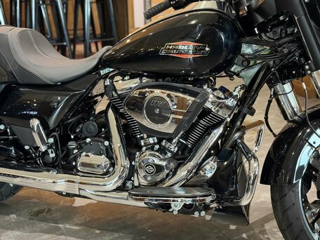 2024 Harley-Davidson Street Glide, чёрный, 3800000 рублей, вид 2