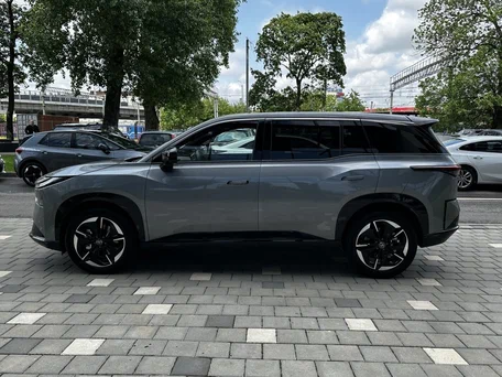 2026 Toyota bZ3X 58.3 kWh, серый, 2370000 рублей, вид 4