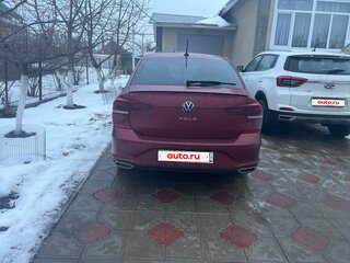 2021 Volkswagen Polo VI, пурпурный, 1650000 рублей, вид 2