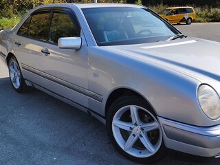 1998 Mercedes-Benz E-Класс 240 II (W210, S210), серебристый, 700000 рублей, вид 1