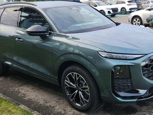 2025 Audi Q3 TDI III (FJ), зелёный, 8390000 рублей - вид 2
