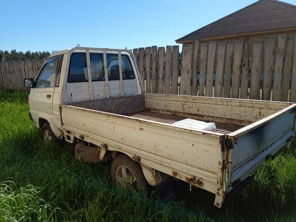 1992 Toyota TownAce, белый, 420000 рублей - вид 1