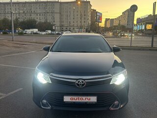 2015 Toyota Camry VII (XV50) Рестайлинг, серый, 2330000 рублей, вид 1
