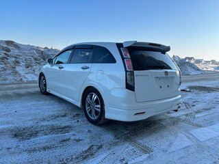2010 Honda Stream II Рестайлинг, белый, 1600000 рублей, вид 5