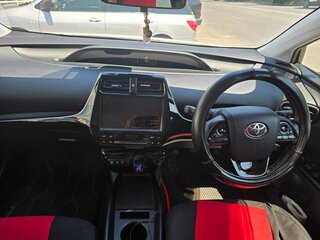 2019 Toyota Prius PHV ZVW52 Prime IV (XW50), белый, 1800000 рублей, вид 5