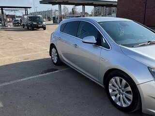 2012 Opel Astra J Рестайлинг, серебристый, 650000 рублей, вид 3
