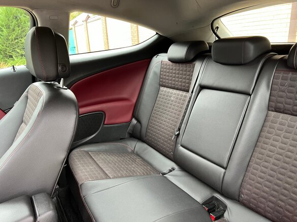 2013 Opel Astra GTC J Рестайлинг, красный, 899999 рублей - вид 10