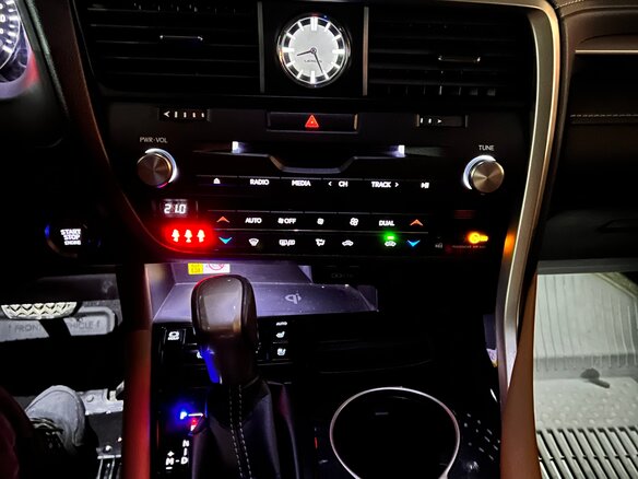 2020 Lexus RX 300 IV Рестайлинг, белый, 5950000 рублей - вид 12