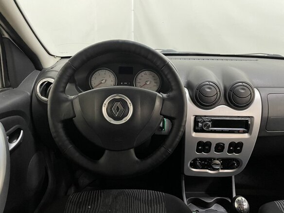 2010 Renault Logan I Рестайлинг, белый - вид 16