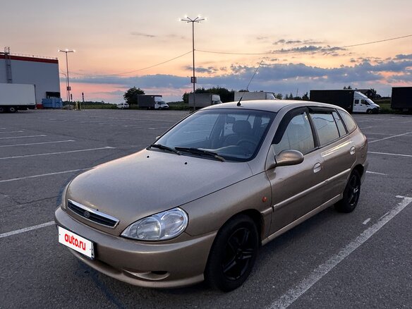 2002 Kia Rio I, бежевый, 200000 рублей